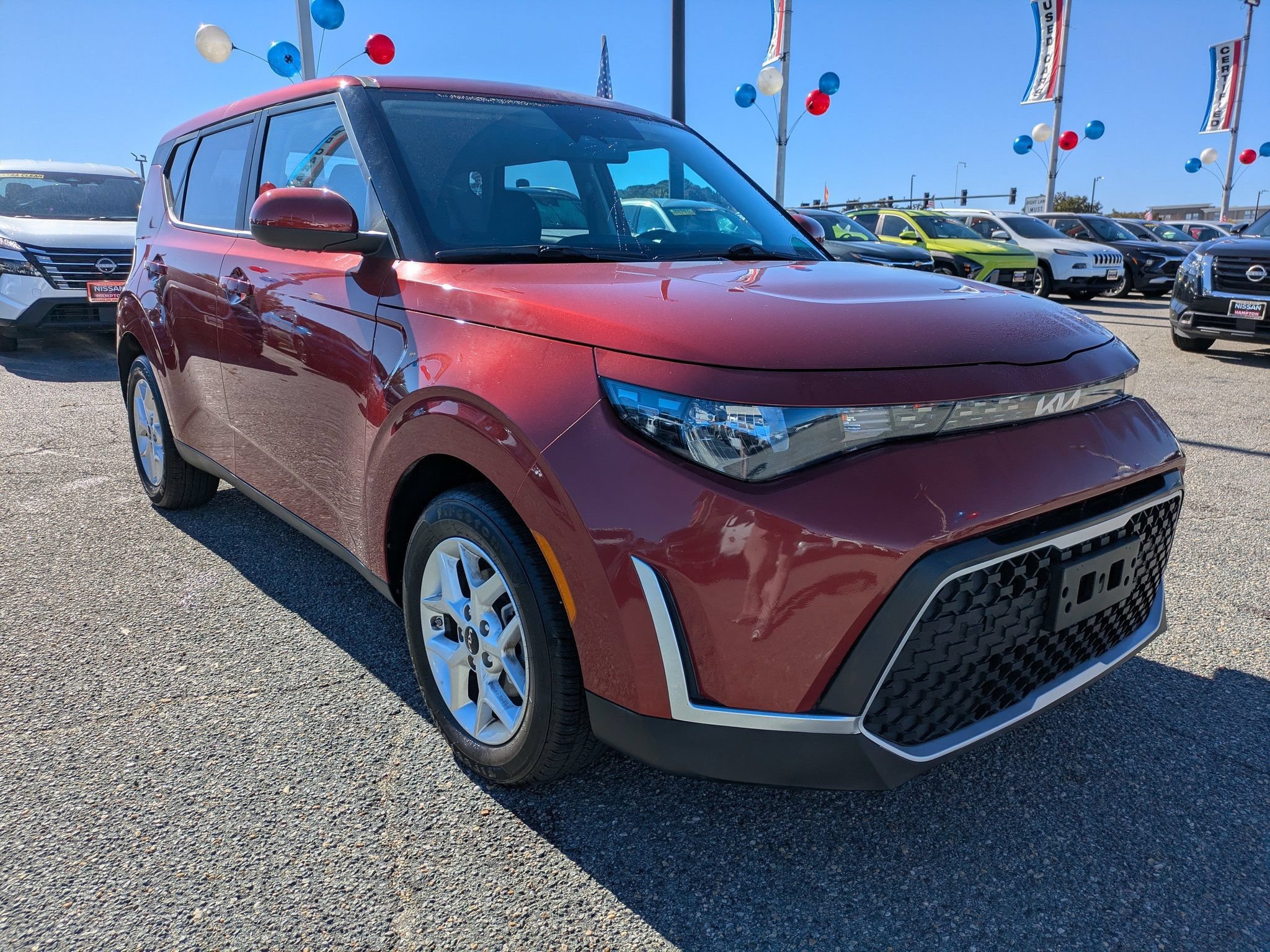 Used 2025 Kia Soul LX w/ LX Technology Package FWD image 2