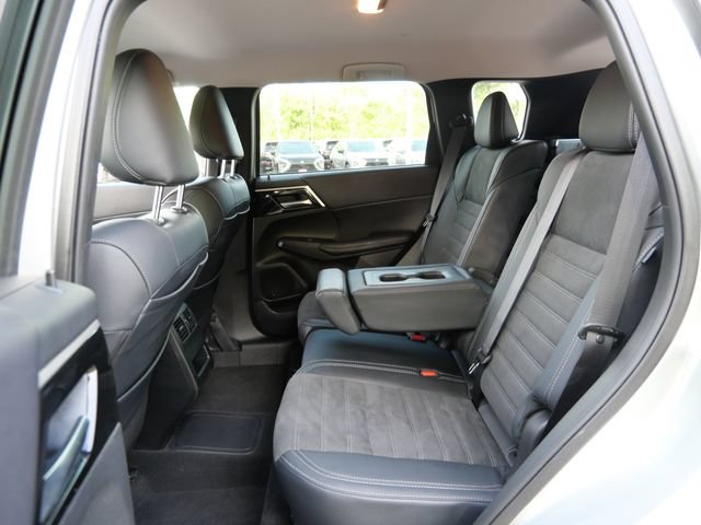 Used 2024 Mitsubishi Outlander SE AWD/4WD image 11