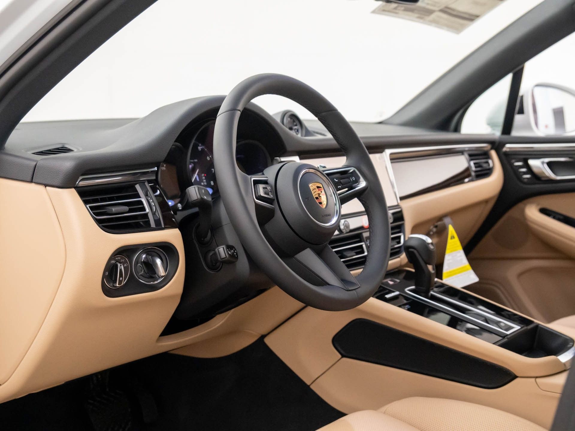 Certified 2026 Porsche Macan image 4