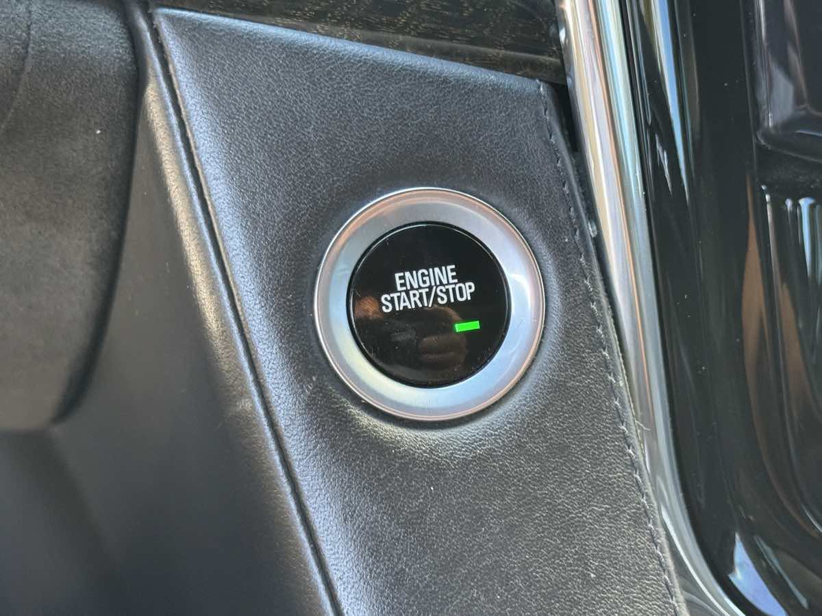 Used 2018 Cadillac Escalade Platinum AWD/4WD image 31