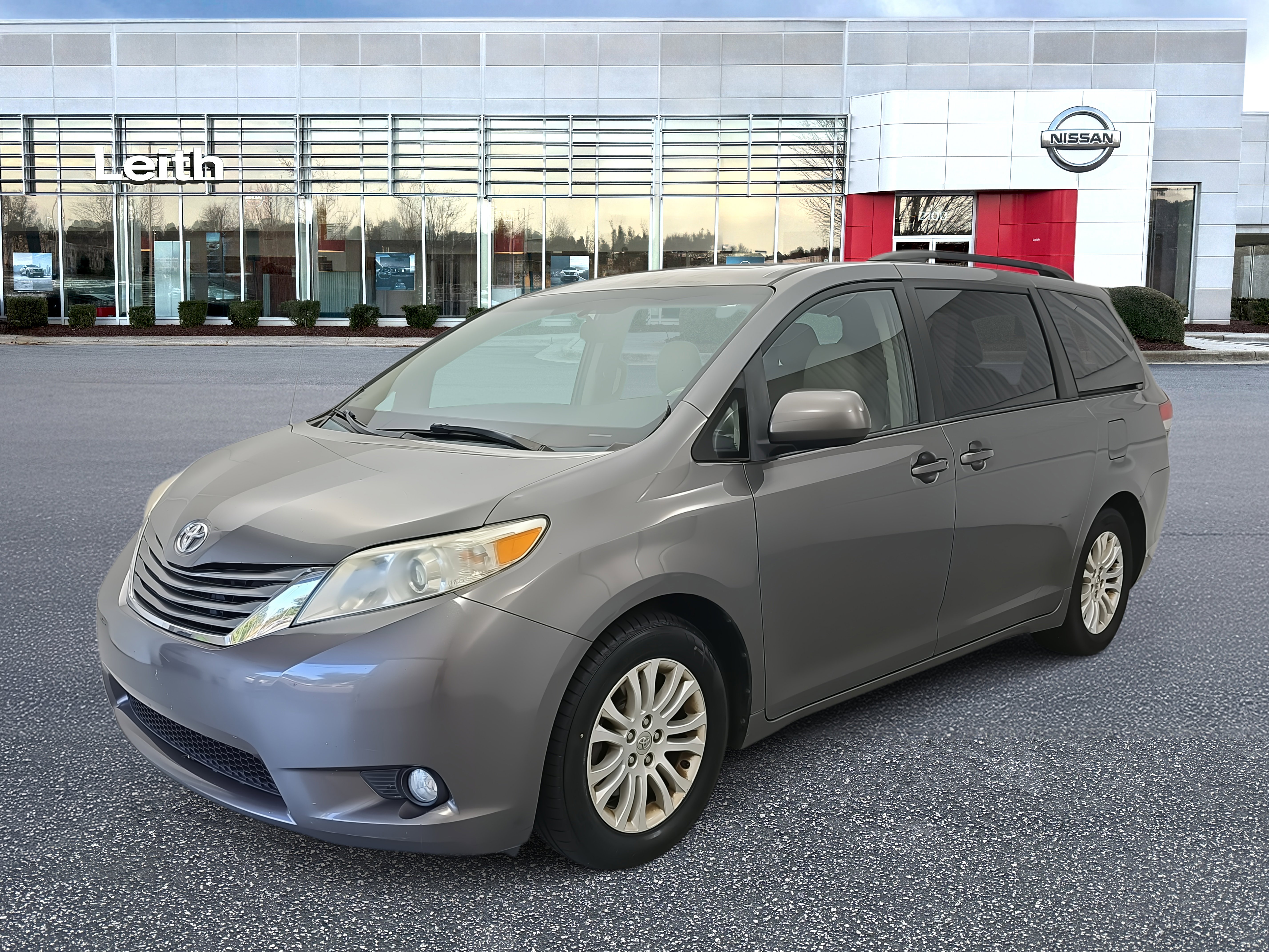 Used 2014 Toyota Sienna XLE