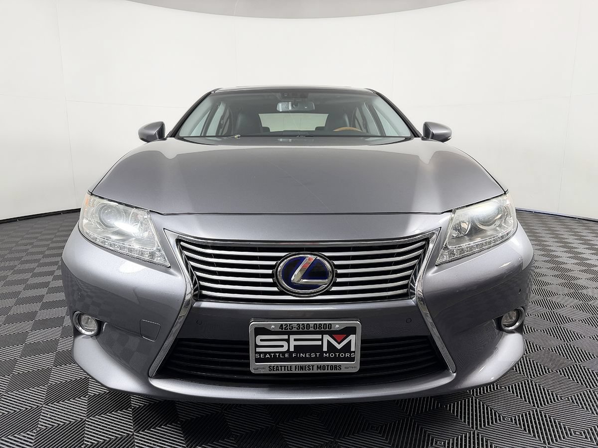 Used 2014 Lexus ES 300h w/ Luxury Package w/Bamboo Trim FWD image 4