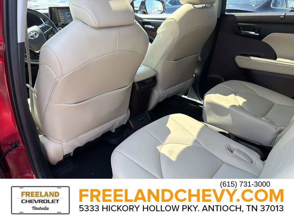 Used 2020 Toyota Highlander XLE FWD image 18