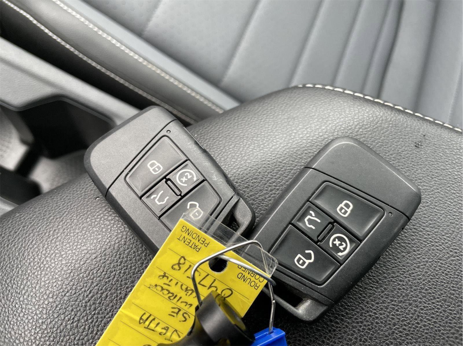 Used 2025 Volkswagen Jetta SE w/ Sunroof Package image 32