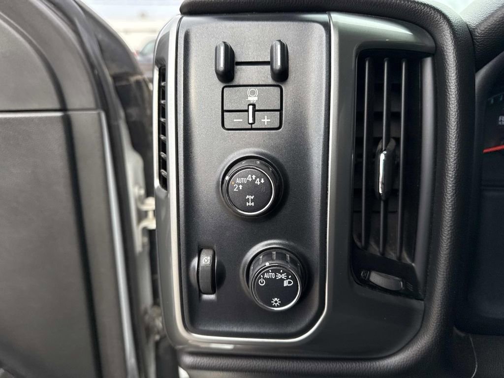 Used 2018 Chevrolet Silverado 1500 LT w/ Trailering Package AWD/4WD image 11