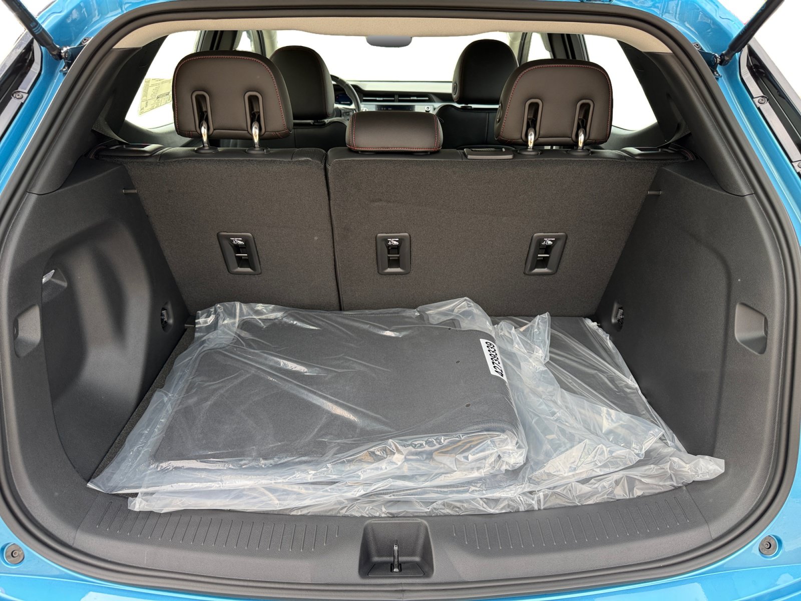 New 2027 Chevrolet Bolt RS w/ Super Cruise Package FWD image 17