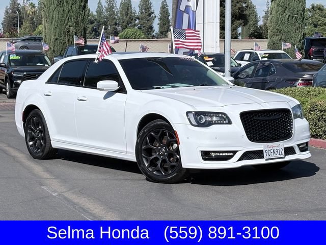Used 2022 Chrysler 300 Touring L w/ Popular Equipment Group AWD/4WD image 2