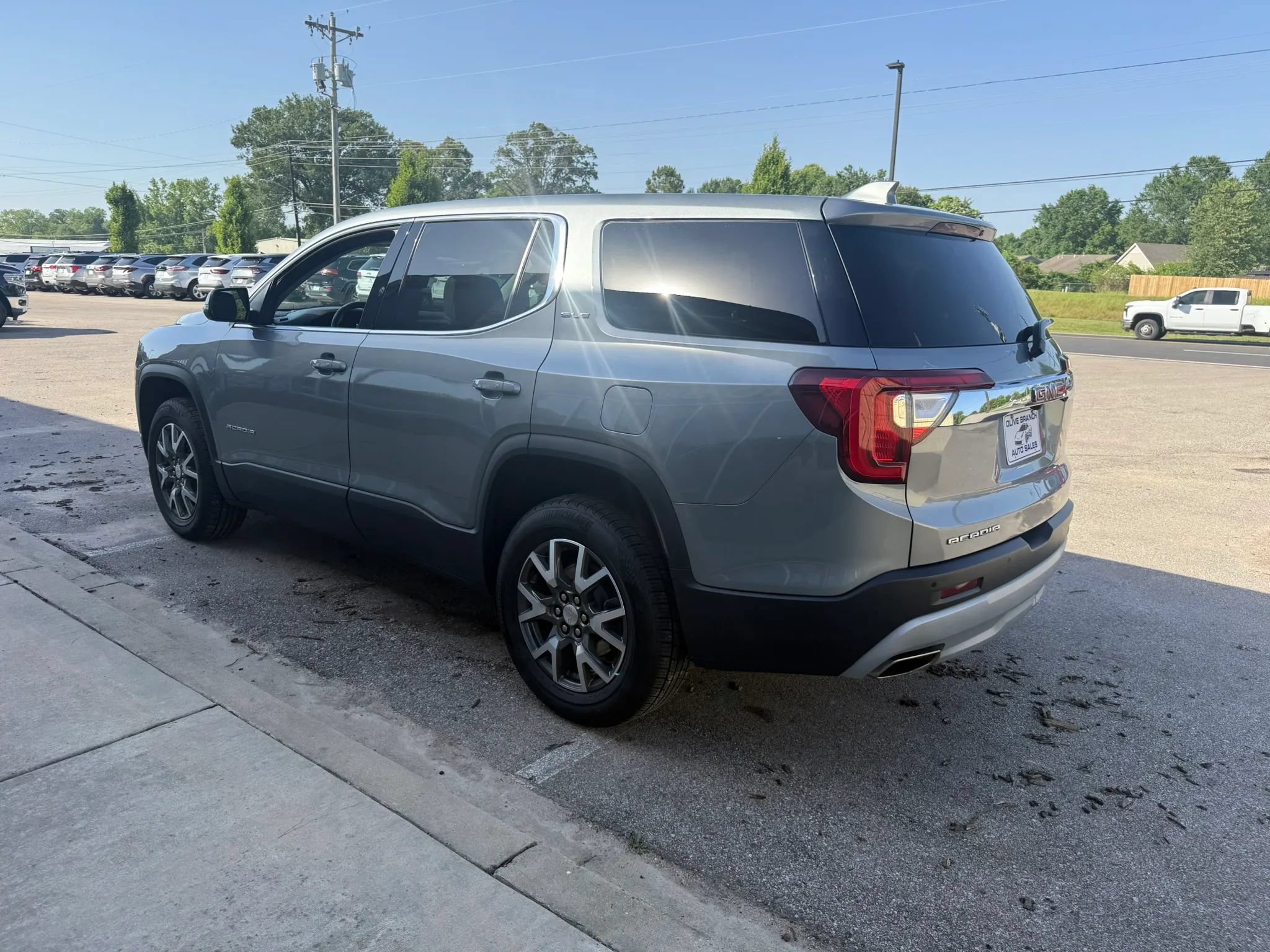 Used 2023 GMC Acadia SLE FWD image 5