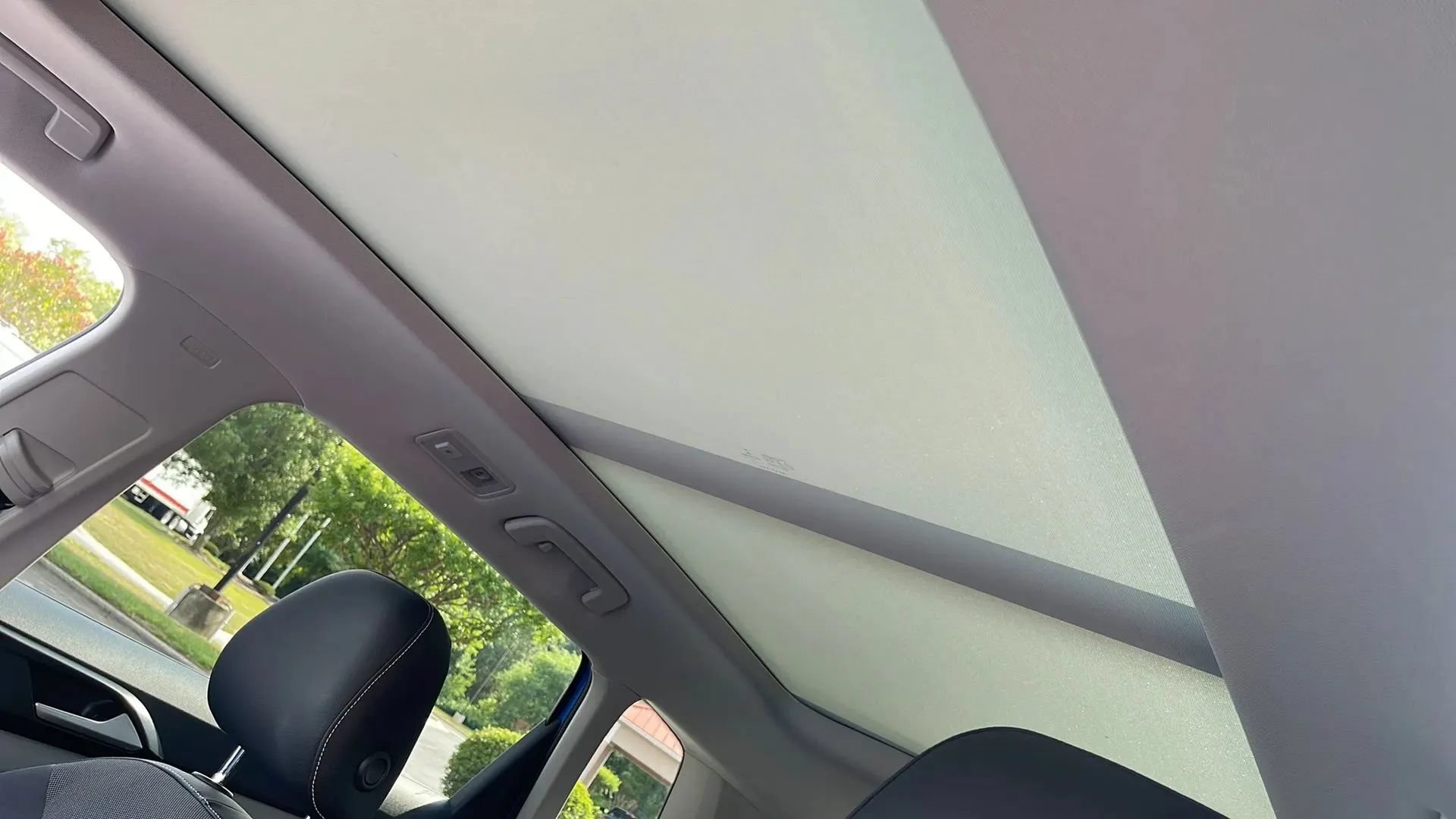 Used 2022 Volkswagen Taos SE w/ Panoramic Sunroof Package FWD image 21