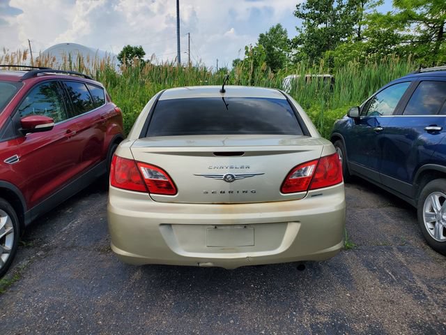 Used 2010 Chrysler Sebring Limited FWD image 5