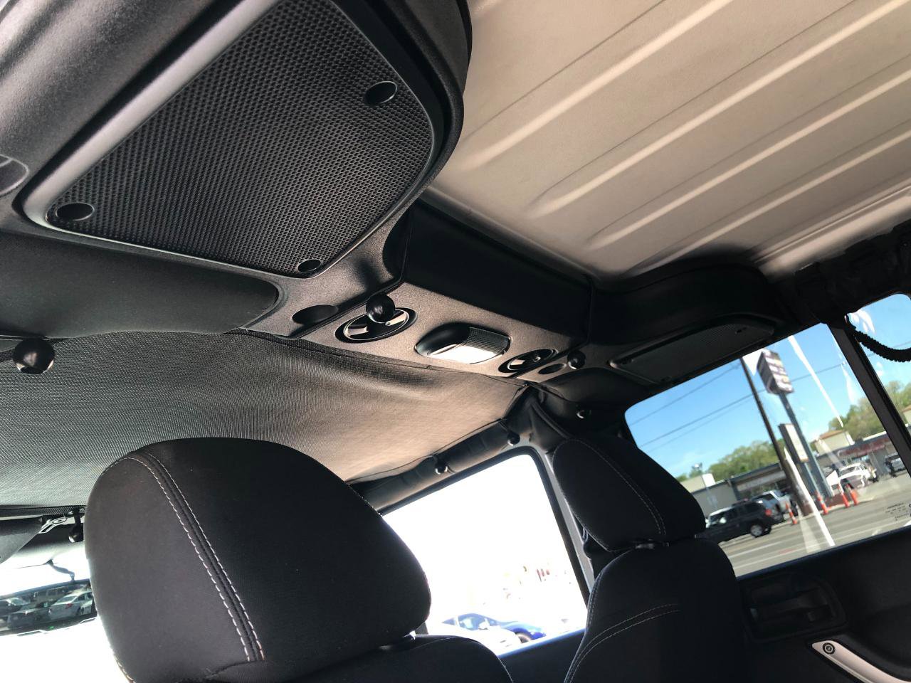 Used 2016 Jeep Wrangler Unlimited Rubicon image 48