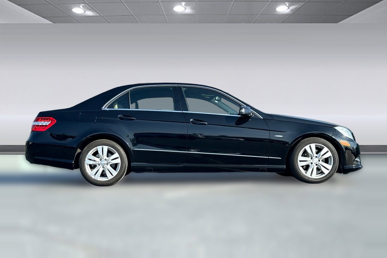 Used 2012 Mercedes-Benz E 350 BlueTEC Sedan image 8