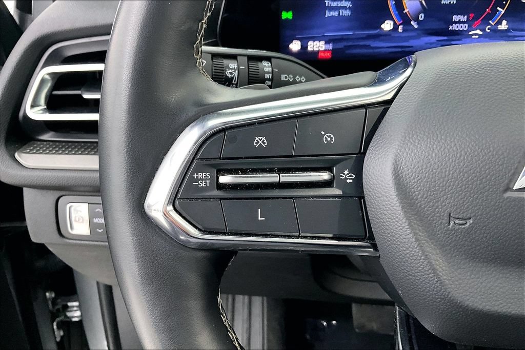 Used 2024 Chevrolet Traverse LT FWD image 24