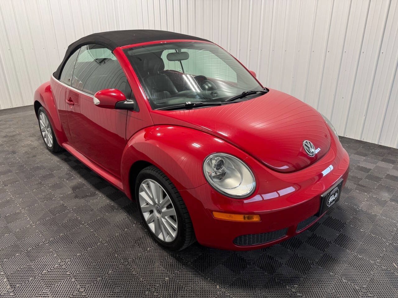 Used 2009 Volkswagen Beetle Convertible FWD image 2