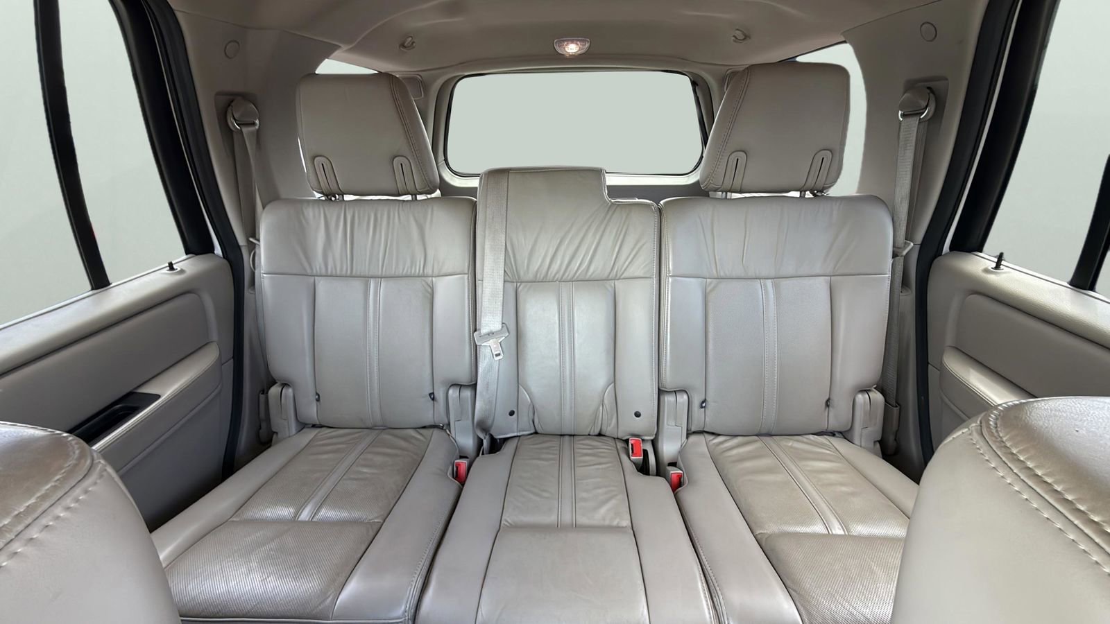 Used 2017 Lincoln Navigator Select RWD image 18