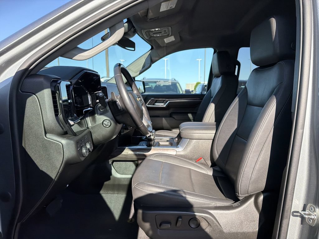 Used 2023 Chevrolet Silverado 1500 LTZ w/ LTZ Convenience Package II AWD/4WD image 10