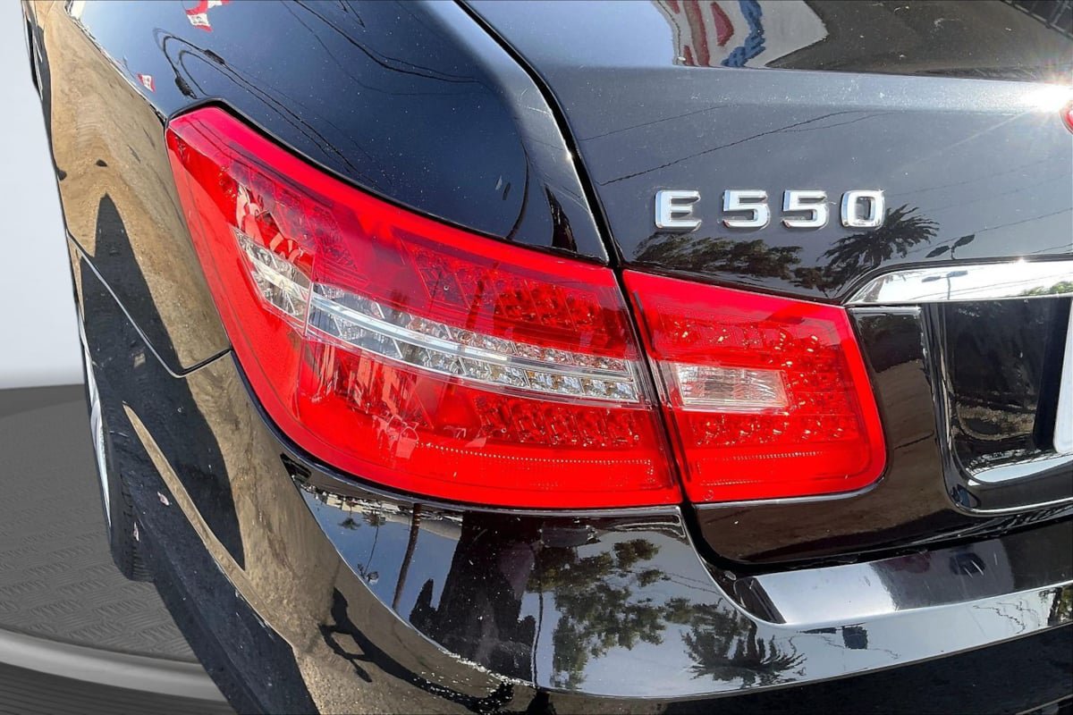 Used 2010 Mercedes-Benz E 550 Coupe image 30