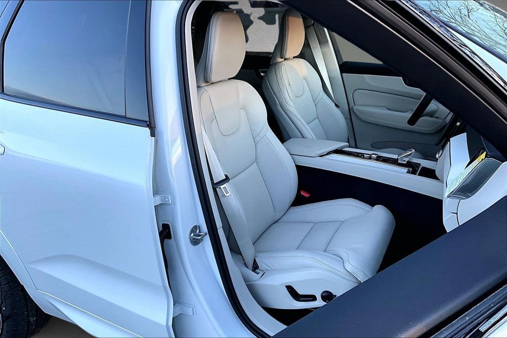 New 2026 Volvo XC60 B5 Ultra w/ Climate Package image 11