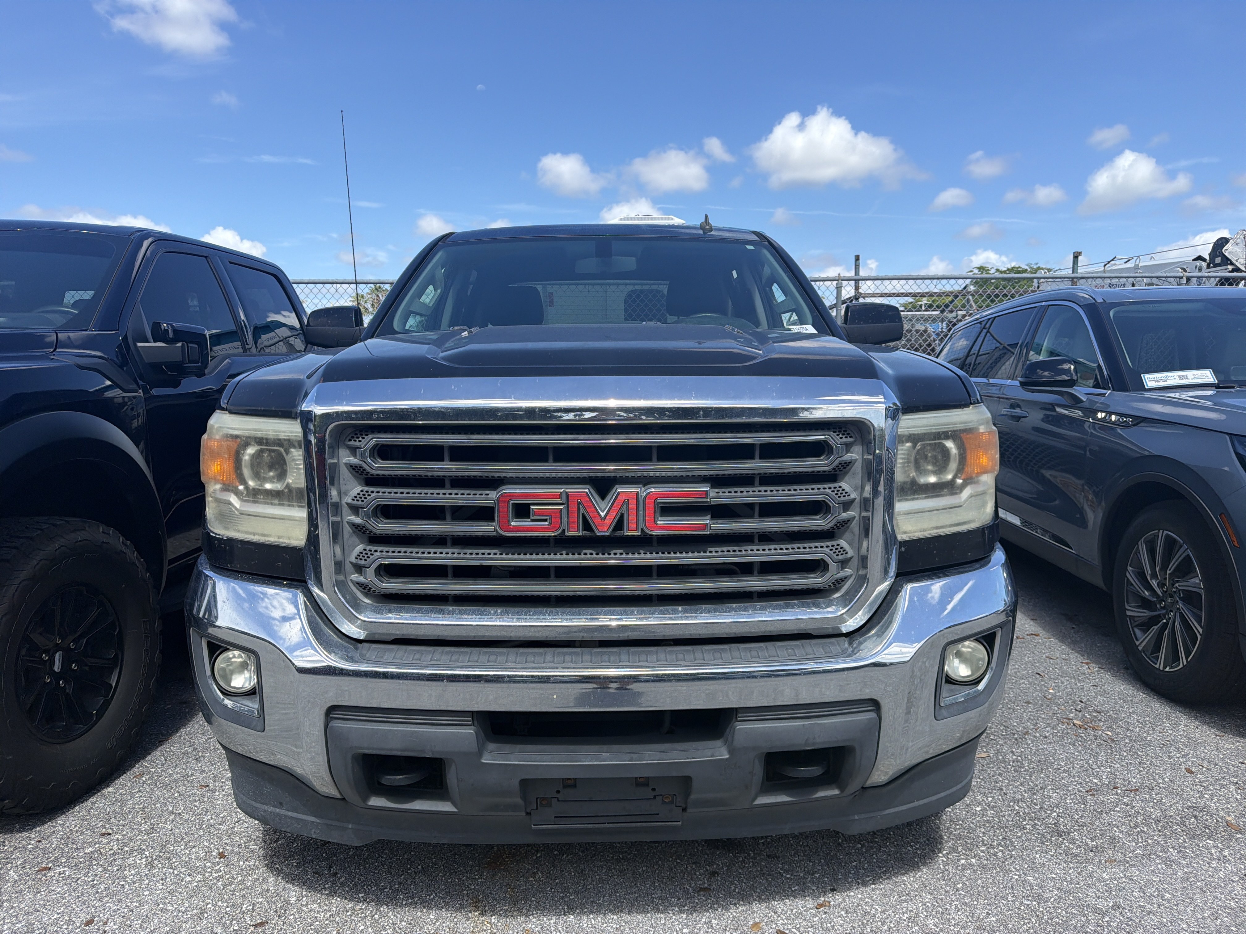 Used 2015 GMC Sierra 2500 SLE w/ SLE Preferred Package AWD/4WD image 2
