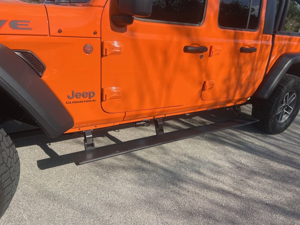 Certified 2025 Jeep Gladiator Mojave w/ Safety Group image 31