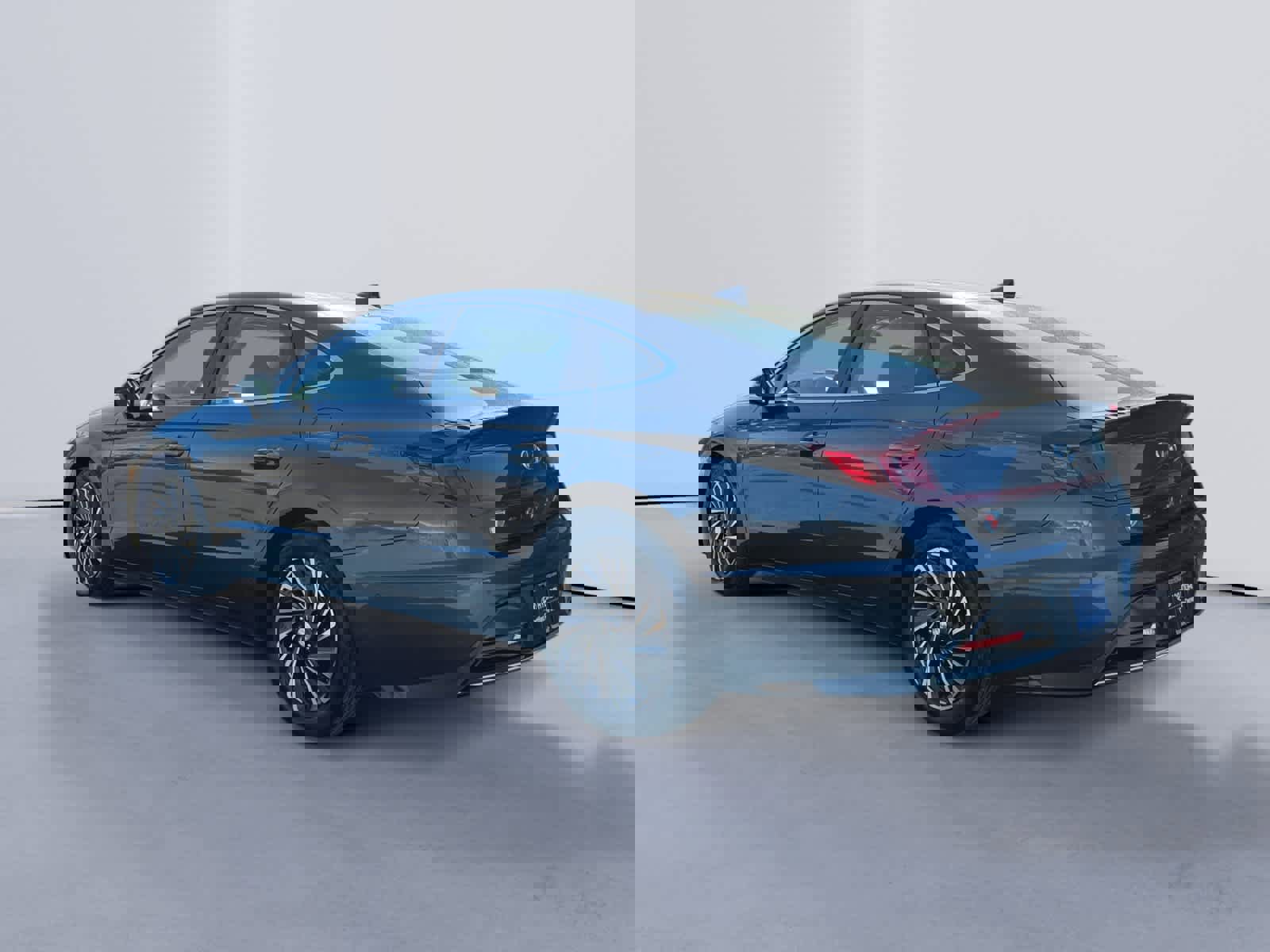 Certified 2023 Hyundai Sonata Limited w/ Cargo Package image 5