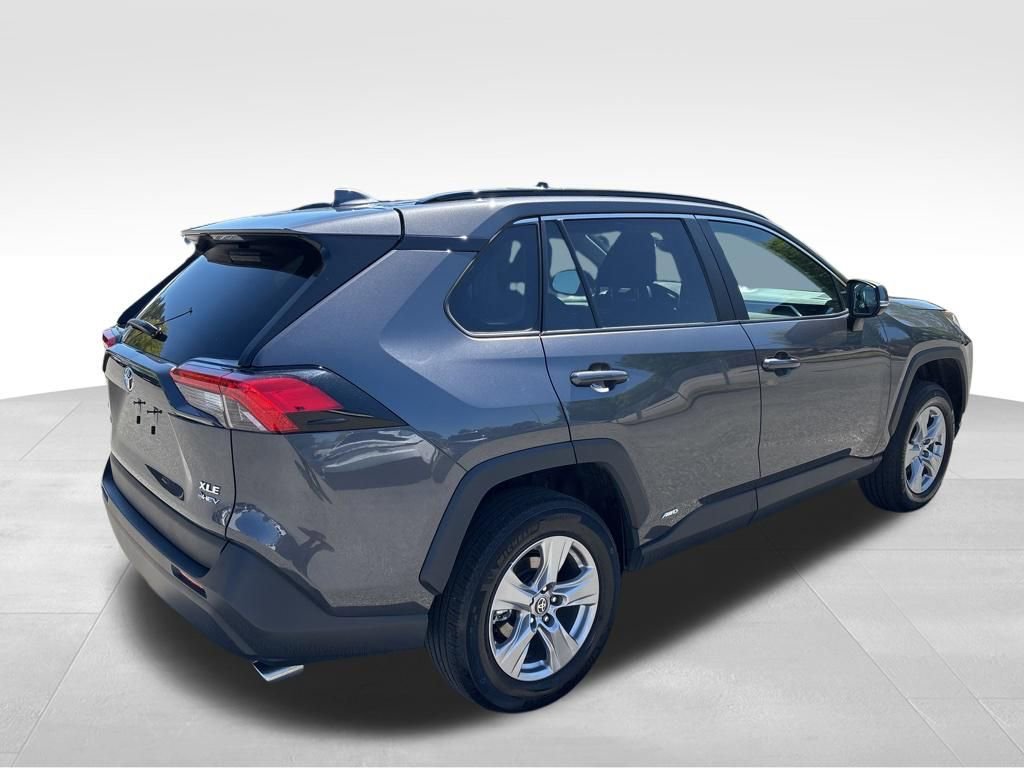 Used 2025 Toyota RAV4 XLE AWD/4WD image 5