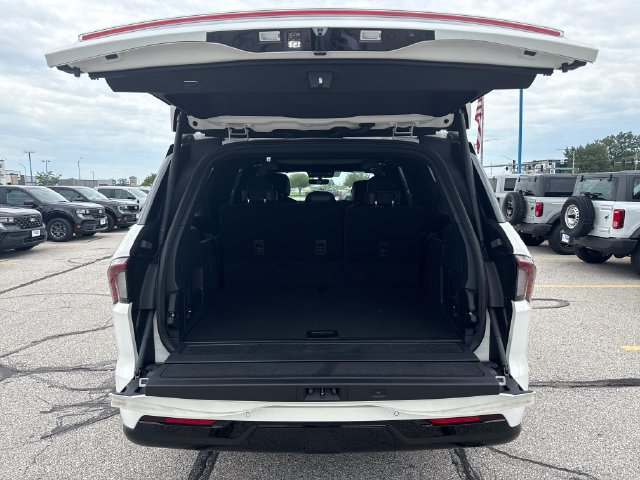 New 2027 Lincoln Navigator L Reserve w/ Jet Appearance Package AWD/4WD image 8