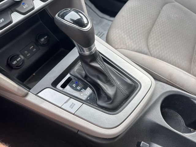 Used 2020 Hyundai Elantra SE FWD image 19