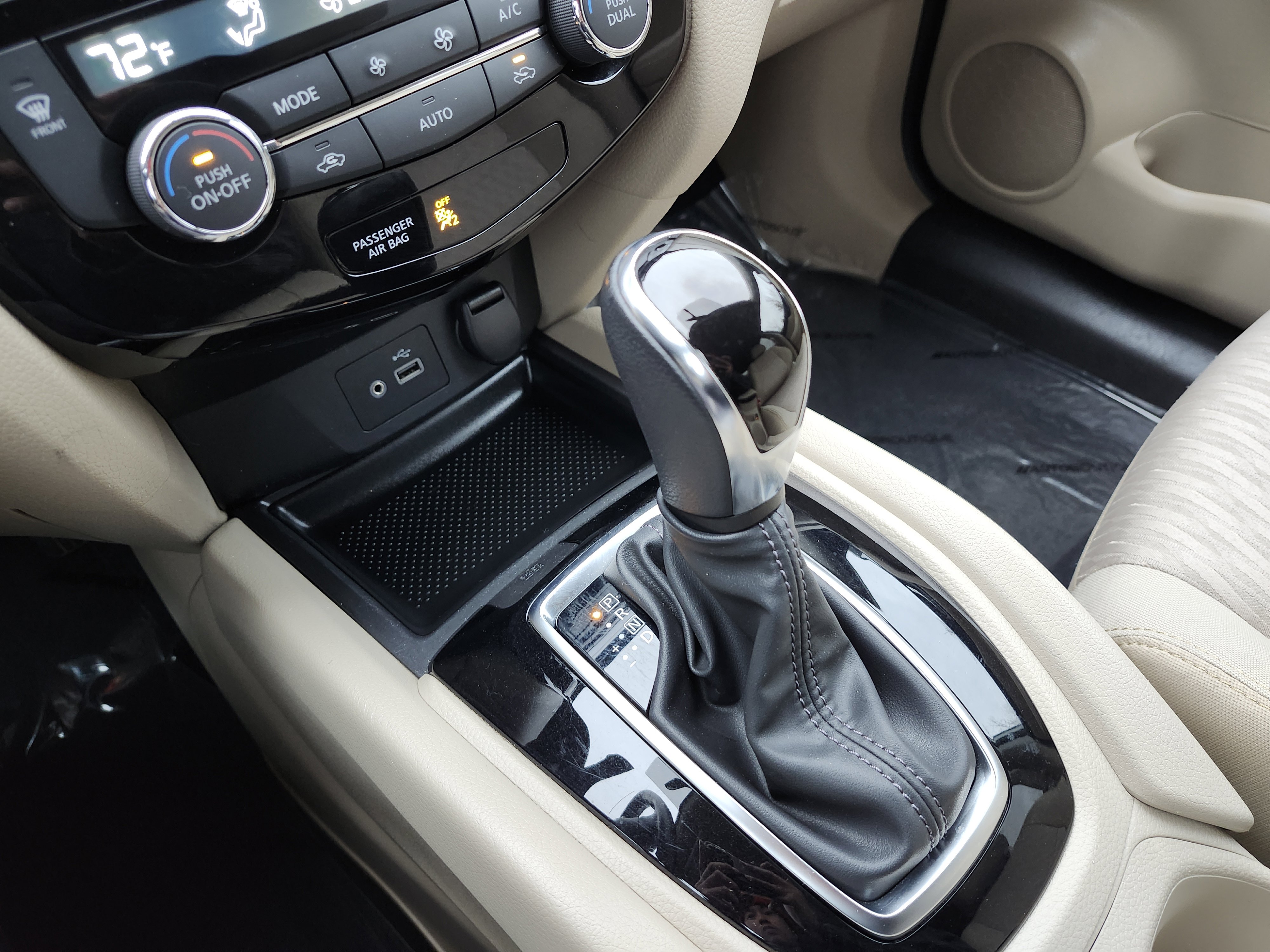 Used 2018 Nissan Rogue SV image 32