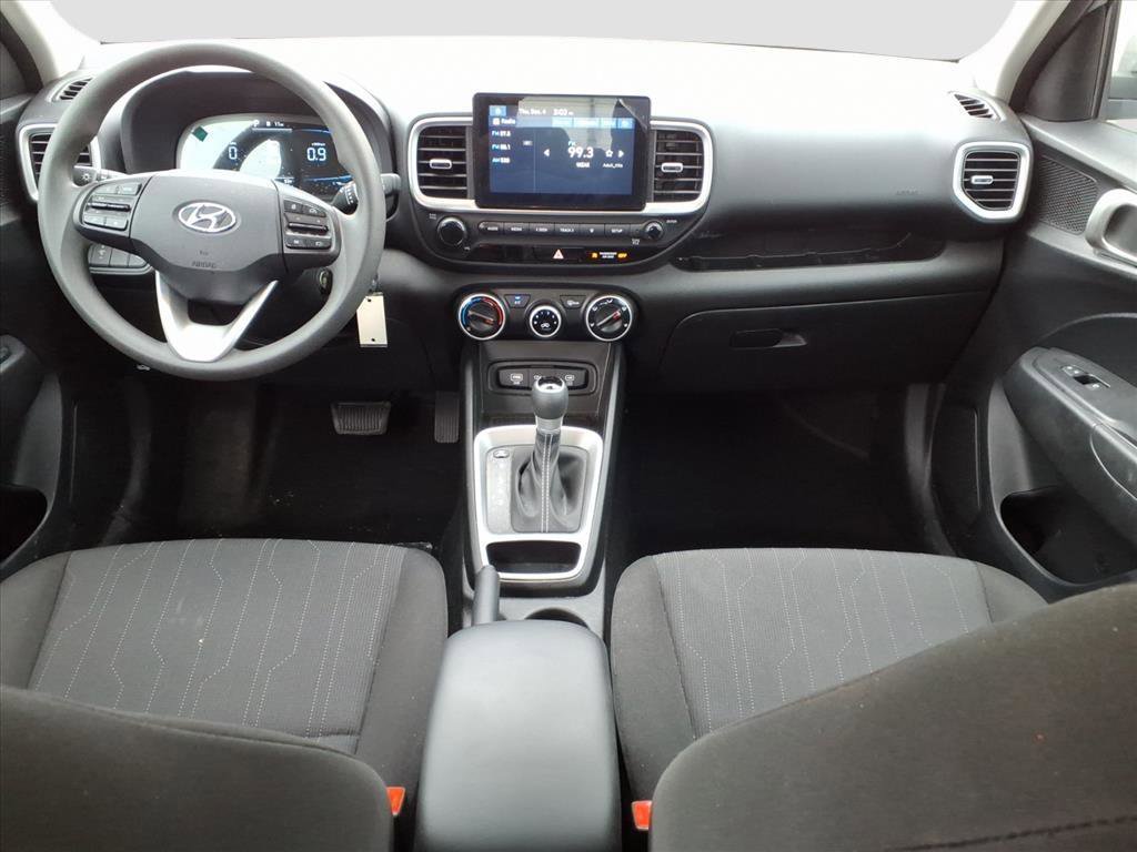 Used 2025 Hyundai Venue SE FWD image 7