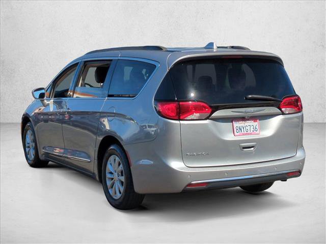 Used 2017 Chrysler Pacifica Touring-L image 8