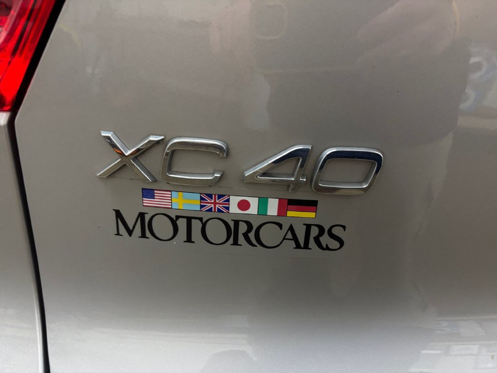 Certified 2023 Volvo XC40 B5 Core AWD/4WD image 33