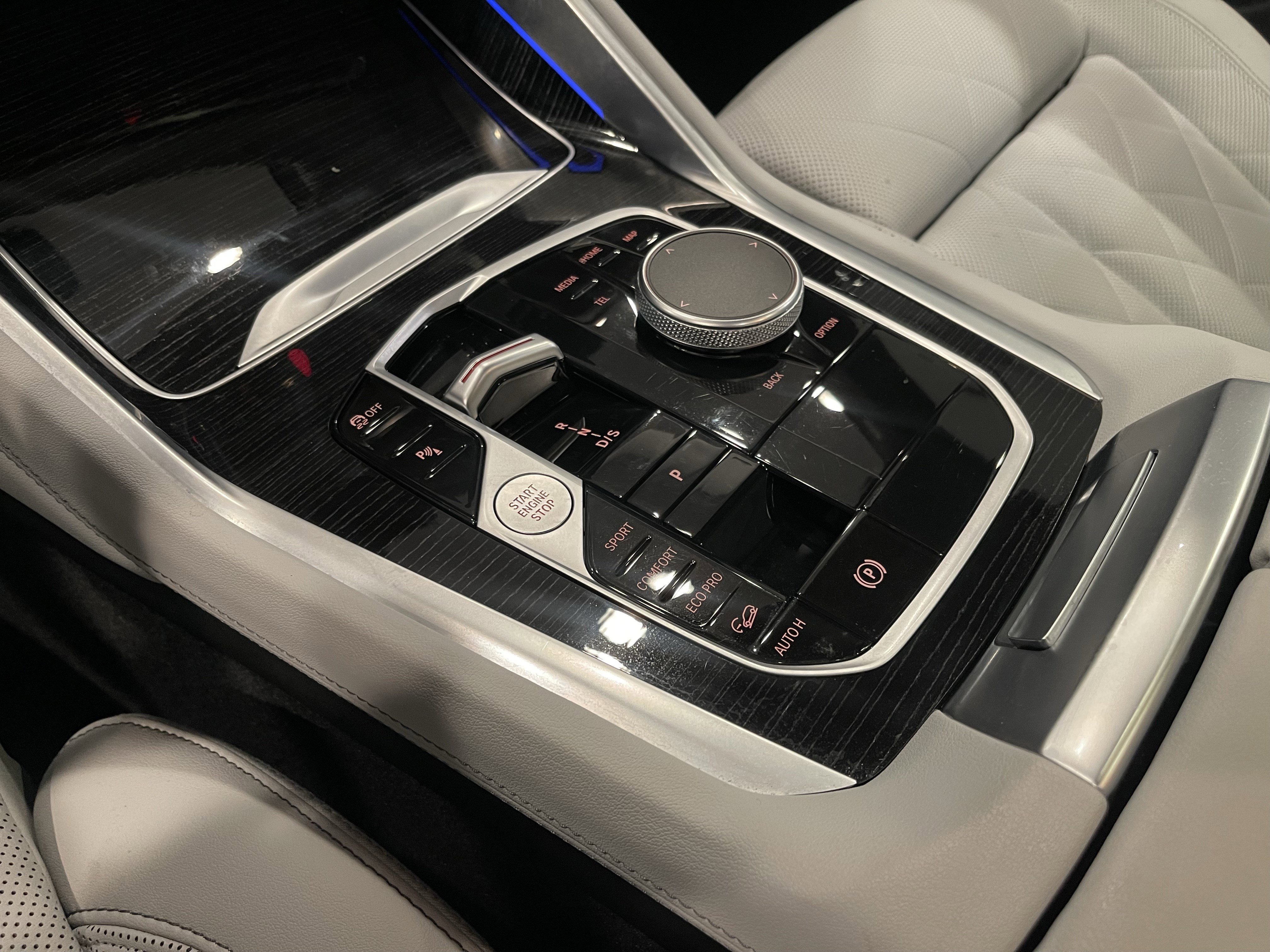 Used 2024 BMW X6 xDrive40i w/ Premium Package image 19