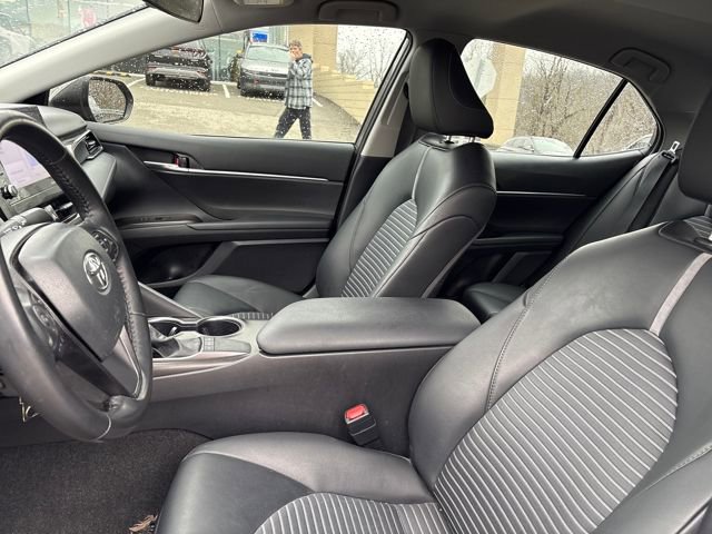 Used 2024 Toyota Camry SE image 9