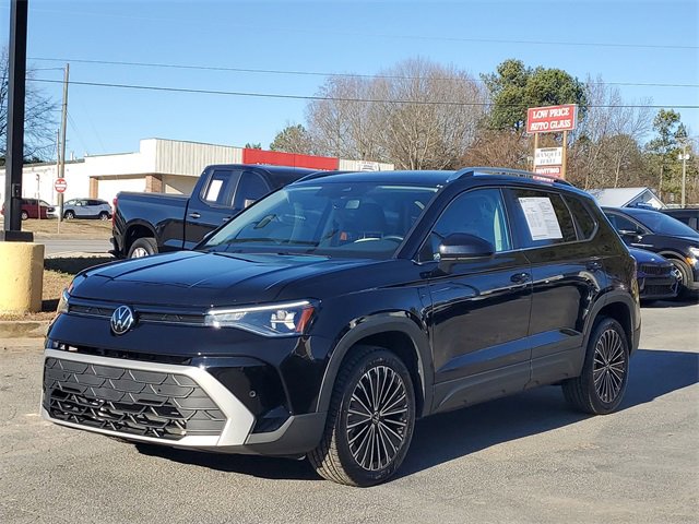 Used 2025 Volkswagen Taos SE image 31