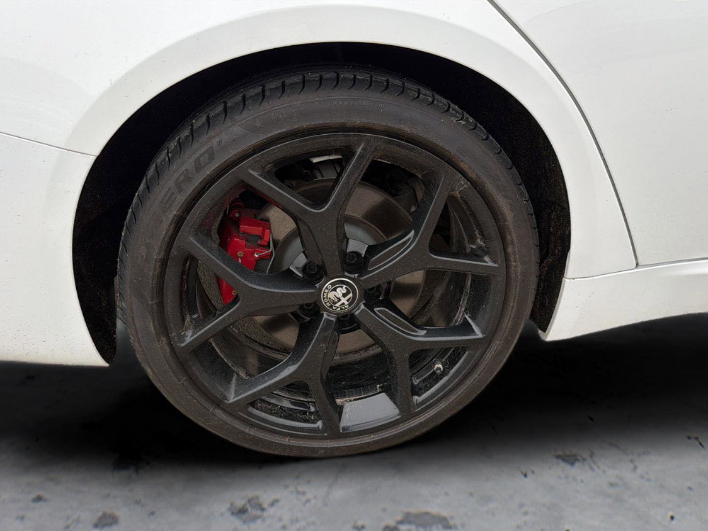 Used 2021 Alfa Romeo Giulia Ti w/ Nero Edizione image 31