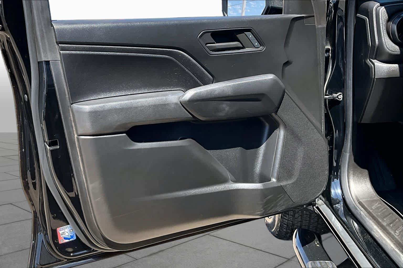 Used 2024 Chevrolet Colorado W/T w/ WT Convenience Package II RWD image 19