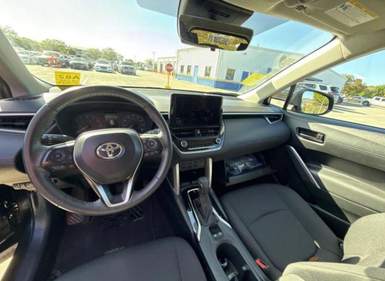 Used 2024 Toyota Corolla Cross LE image 7