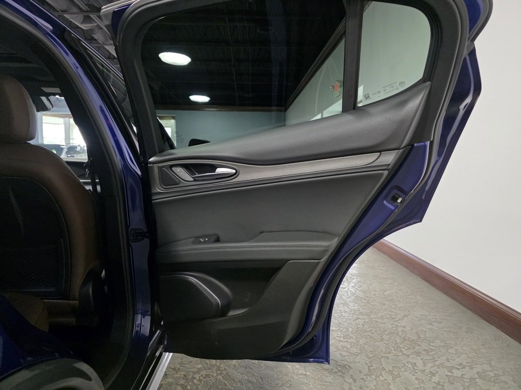 Used 2022 Alfa Romeo Stelvio Ti image 25