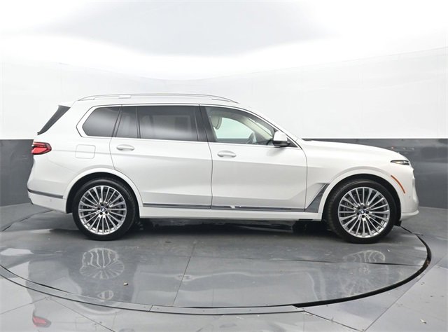 Used 2024 BMW X7 xDrive40i w/ Executive Package image 2