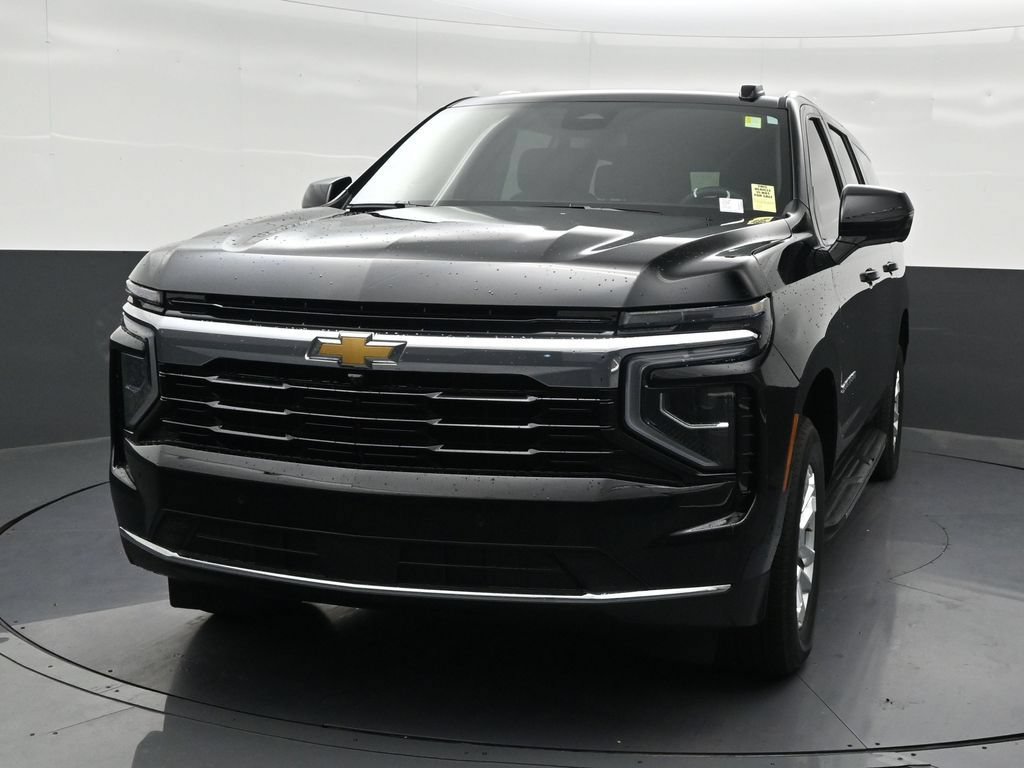 Used 2025 Chevrolet Suburban LS RWD image 9