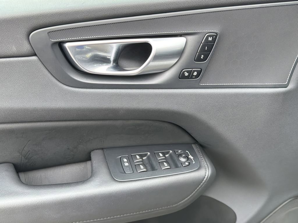 Used 2023 Volvo XC60 T8 Plus image 30
