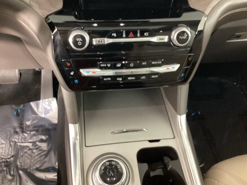 Used 2022 Ford Explorer Platinum w/ Equipment Group 601A AWD/4WD image 19