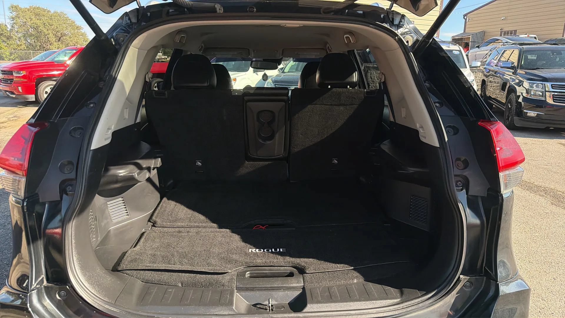 Used 2018 Nissan Rogue SL FWD image 36