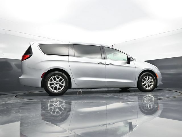 Used 2023 Chrysler Voyager LX FWD image 49