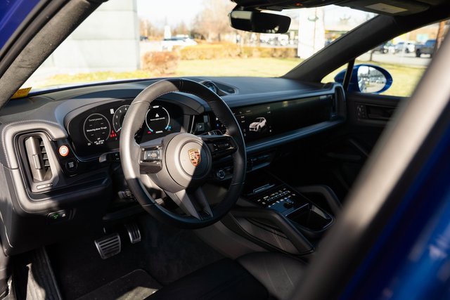 Used 2025 Porsche Cayenne GTS image 22