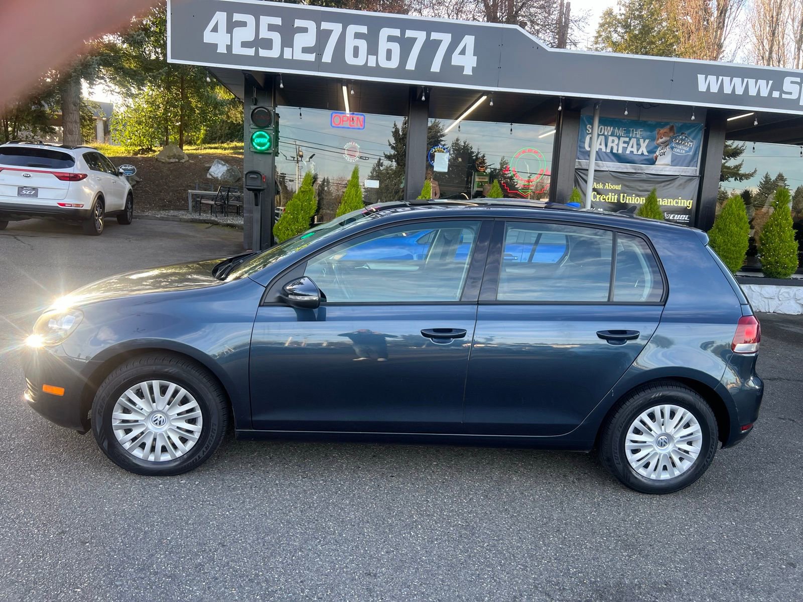 Used 2014 Volkswagen Golf 4-Door image 8