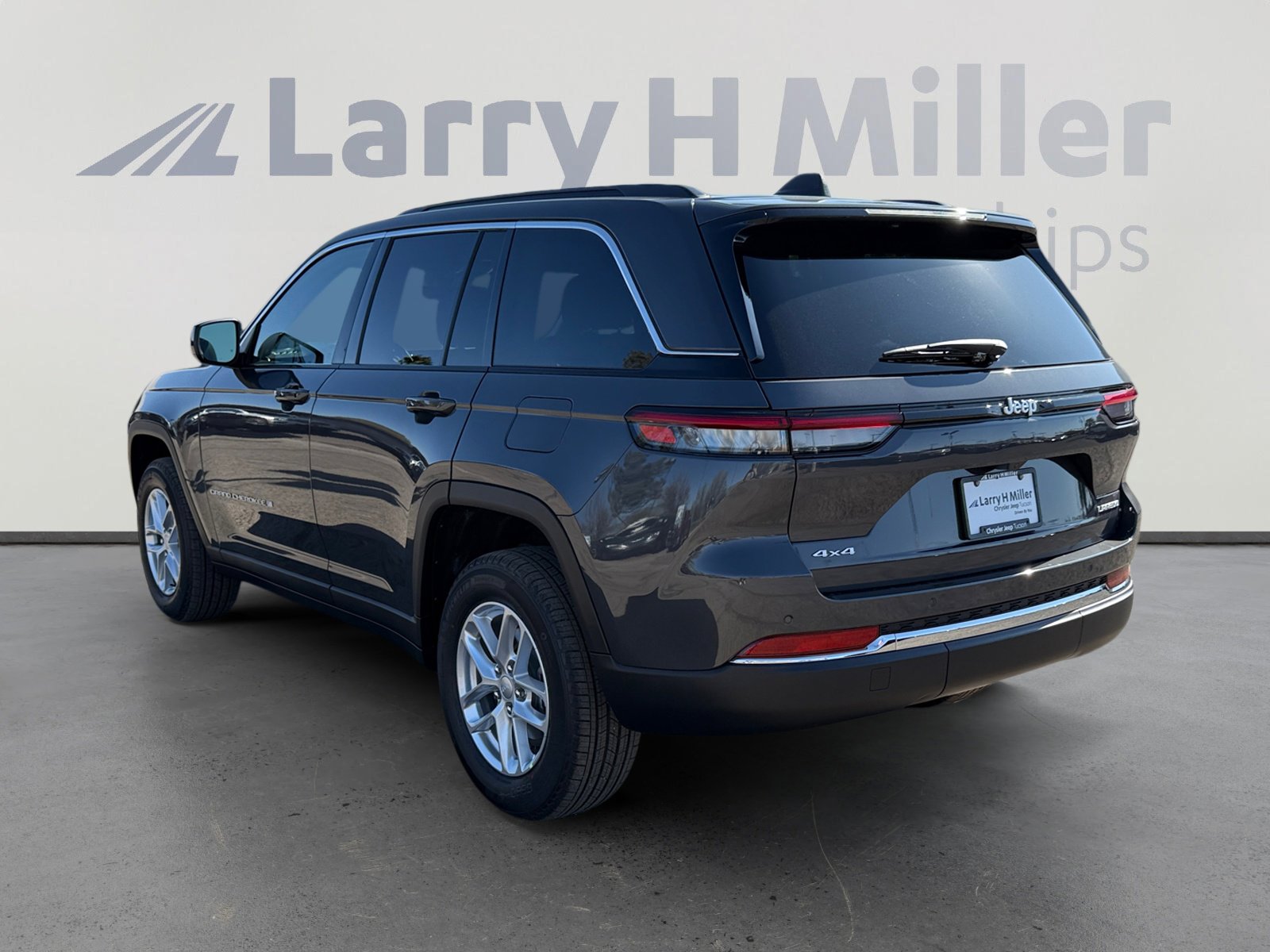 New 2025 Jeep Grand Cherokee Laredo X w/ Luxury Tech Group I image 3