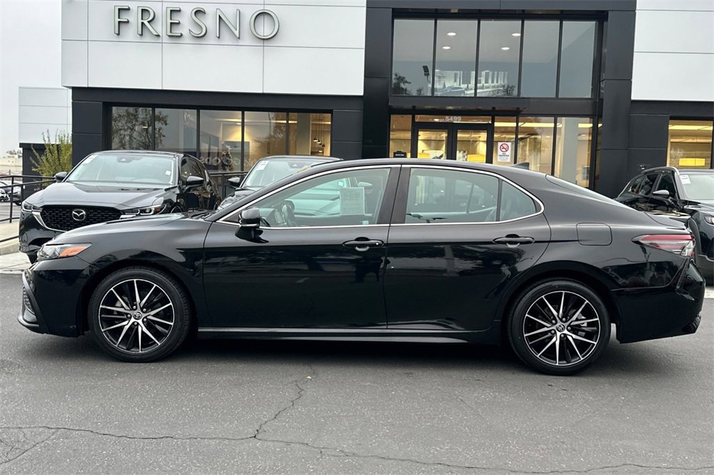Used 2022 Toyota Camry SE image 9