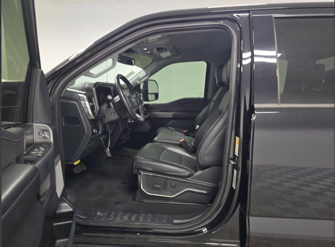 Used 2023 Ford F250 Lariat w/ Sport Appearance Package AWD/4WD image 5